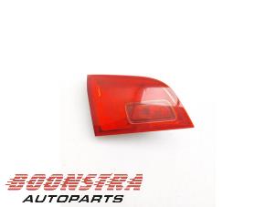 Gebruikte Achterlicht links Opel Astra J Sports Tourer (PD8/PE8/PF8) 1.6 CDTI 16V Prijs € 24,95 Margeregeling aangeboden door Boonstra Autoparts