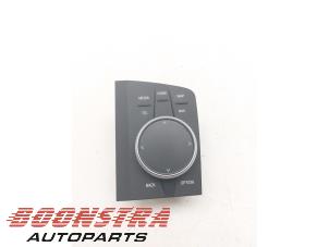Gebruikte I-Drive knop BMW i4 (G26) eDrive40 84 kWh Prijs € 194,95 Margeregeling aangeboden door Boonstra Autoparts
