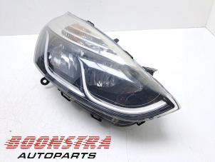 Gebruikte Koplamp rechts Renault Clio IV Estate/Grandtour (7R) 0.9 Energy TCE 12V Prijs € 399,95 Margeregeling aangeboden door Boonstra Autoparts