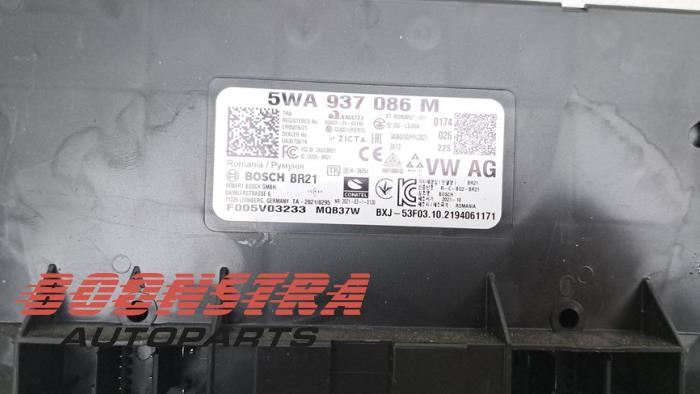 Computer Body Control van een Volkswagen Caddy Cargo V (SBA/SBH) 2.0 TDI 122 2021