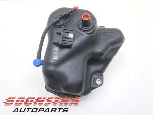 Gebruikte Adblue tank Volkswagen Crafter 2.0 TDI 16V Prijs € 423,44 Inclusief btw aangeboden door Boonstra Autoparts