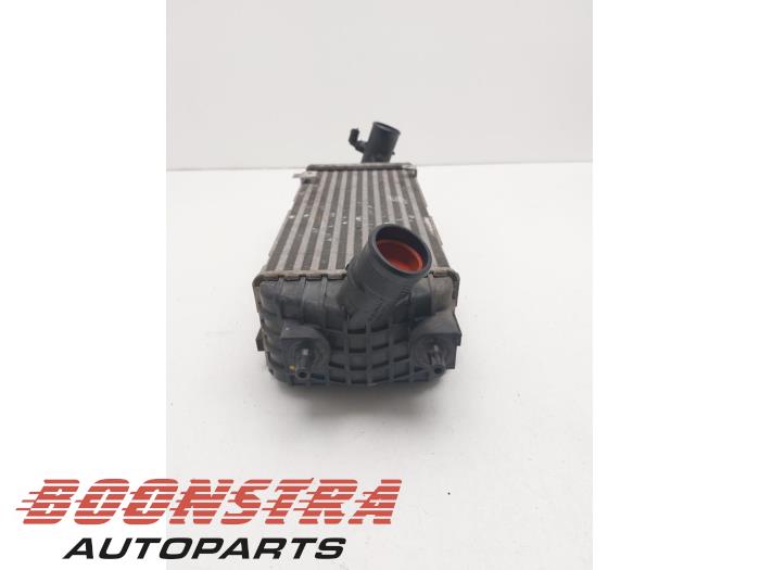 Intercooler van een Hyundai i40 (VFA) 1.7 CRDi 16V 2016