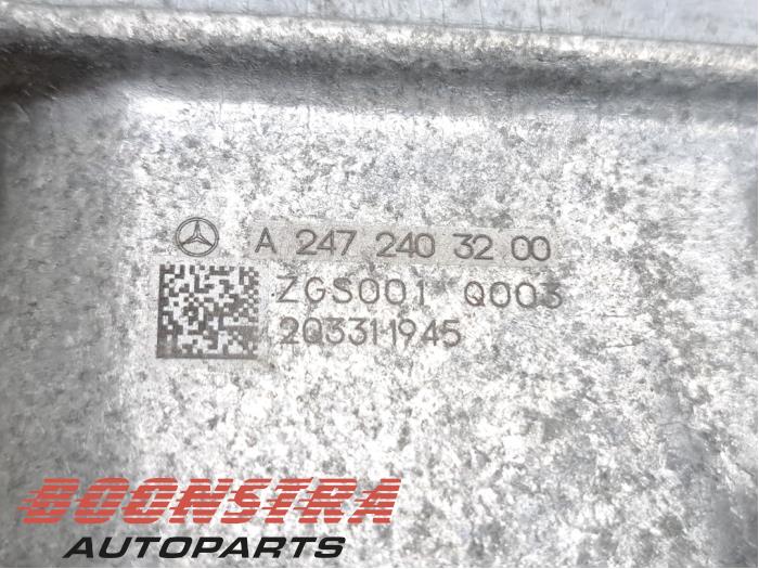 Motorsteun van een Mercedes-Benz CLA (118.3) 1.3 CLA-250 e Turbo 16V 2021