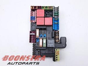 Gebruikte Zekeringkast Mercedes C Estate (S205) C-350 e 2.0 16V Prijs € 24,95 Margeregeling aangeboden door Boonstra Autoparts