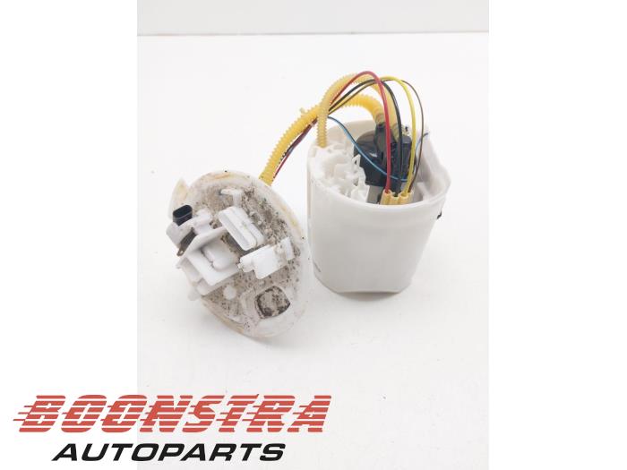 Gebruikte Tank element Pomp Mercedes CLA (118.3) 1.3 CLA-250 e Turbo 16V Prijs € 74,95 Margeregeling aangeboden door Boonstra Autoparts