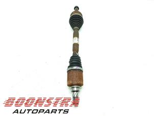 Gebruikte Homokineetas links-voor Renault Captur (2R) 1.2 TCE 16V EDC Prijs € 39,95 Margeregeling aangeboden door Boonstra Autoparts
