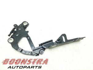 Gebruikte Motorkap Scharnier BMW 3 serie (F30) 320i 2.0 16V Prijs € 24,95 Margeregeling aangeboden door Boonstra Autoparts