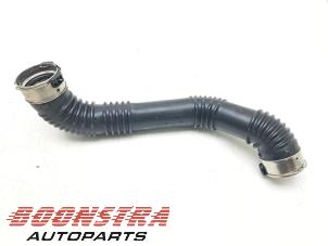Gebruikte Intercooler Buis Mercedes A (177.0) 1.3 A-250 e Turbo 16V Prijs € 74,95 Margeregeling aangeboden door Boonstra Autoparts