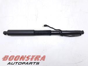 Gebruikte Sluithulpmotor achterklep BMW X3 (G01) xDrive 30e 2.0 TwinPower Turbo 16V Prijs € 117,95 Margeregeling aangeboden door Boonstra Autoparts