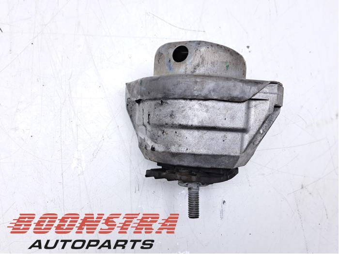 Gebruikte Motorrubber BMW M5 (E60) 5.0 V10 40V Prijs € 32,95 Margeregeling aangeboden door Boonstra Autoparts