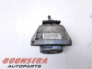 Gebruikte Motorrubber BMW M5 (E60) 5.0 V10 40V Prijs € 32,95 Margeregeling aangeboden door Boonstra Autoparts