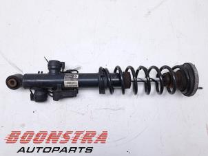 Gebruikte Achterpoot rechts BMW 5 serie (F10) 535d xDrive 24V Prijs € 72,95 Margeregeling aangeboden door Boonstra Autoparts