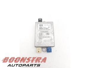 Gebruikte Antenne Versterker BMW M5 (E60) 5.0 V10 40V Prijs € 29,95 Margeregeling aangeboden door Boonstra Autoparts