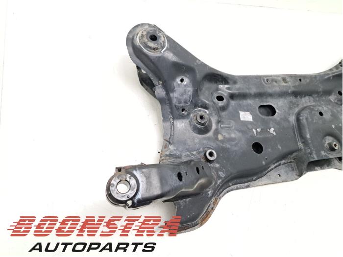Subframe van een Ford Transit Custom 2.0 TDCi 16V Eco Blue 130 2020