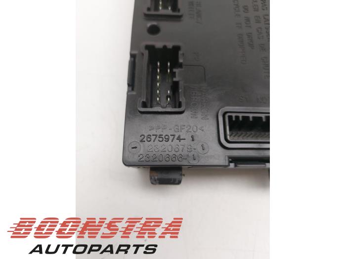 Computer Body Control van een Opel Vivaro Combi 1.6 CDTI 95 2015