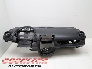 Gebruikte Dashboard Renault Clio IV (5R) 0.9 Energy TCE 90 12V Prijs € 269,95 Margeregeling aangeboden door Boonstra Autoparts