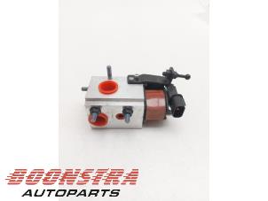 Gebruikte Druksensor airco Hyundai Kona (OS) 39 kWh Prijs € 149,95 Margeregeling aangeboden door Boonstra Autoparts