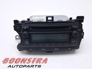 Gebruikte Radio Toyota Yaris III (P13) 1.33 16V Dual VVT-I Prijs € 69,95 Margeregeling aangeboden door Boonstra Autoparts