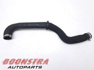 Gebruikte Intercooler Buis Landrover Range Rover IV (LG) 4.4 SDV8 32V Prijs € 27,95 Margeregeling aangeboden door Boonstra Autoparts