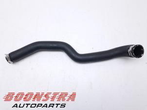 Gebruikte Intercooler Buis Landrover Range Rover IV (LG) 4.4 SDV8 32V Prijs € 27,95 Margeregeling aangeboden door Boonstra Autoparts