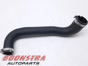 Gebruikte Intercooler Buis Landrover Range Rover IV (LG) 4.4 SDV8 32V Prijs € 37,95 Margeregeling aangeboden door Boonstra Autoparts