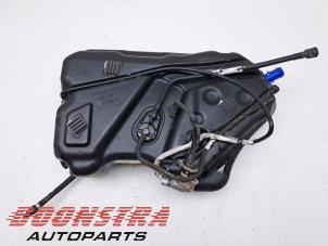 Gebruikte Ureumreservoir Landrover Range Rover IV (LG) 4.4 SDV8 32V Prijs € 199,95 Margeregeling aangeboden door Boonstra Autoparts