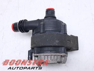 Gebruikte Watercirculatiepomp BMW X5 (F15) Prijs € 88,27 Inclusief btw aangeboden door Boonstra Autoparts