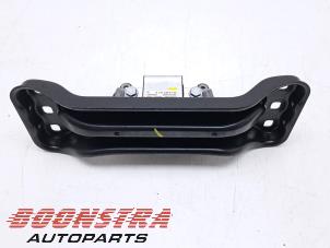 Gebruikte Versnellingsbak Steun Mercedes E (W213) E-200 EQ Boost 2.0 Turbo 16V Prijs € 34,95 Margeregeling aangeboden door Boonstra Autoparts