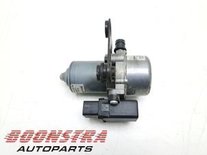 Gebruikte Extra waterpomp Audi A1 Sportback (8XA/8XF) 1.0 TFSI Ultra 12V Prijs € 54,95 Margeregeling aangeboden door Boonstra Autoparts