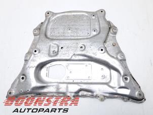 Gebruikte Bodem beschermplaat BMW X5 (G05) xDrive 45 e iPerformance 3.0 24V Prijs € 179,95 Margeregeling aangeboden door Boonstra Autoparts