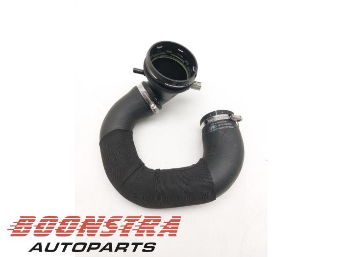 Gebruikte Intercooler Slang Landrover Range Rover IV (LG) 4.4 SDV8 32V Prijs € 59,95 Margeregeling aangeboden door Boonstra Autoparts