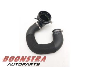 Gebruikte Intercooler Slang Landrover Range Rover IV (LG) 4.4 SDV8 32V Prijs € 59,95 Margeregeling aangeboden door Boonstra Autoparts