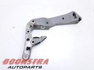 Gebruikte Versnellingsbak Steun BMW X5 (G05) xDrive 45 e iPerformance 3.0 24V Prijs € 69,95 Margeregeling aangeboden door Boonstra Autoparts