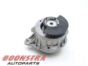 Gebruikte Motorsteun Mercedes E (W213) E-200 EQ Boost 2.0 Turbo 16V Prijs € 49,95 Margeregeling aangeboden door Boonstra Autoparts