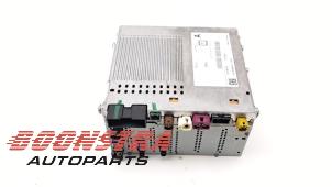 Gebruikte Radio Landrover Range Rover IV (LG) 4.4 SDV8 32V Prijs € 944,95 Margeregeling aangeboden door Boonstra Autoparts