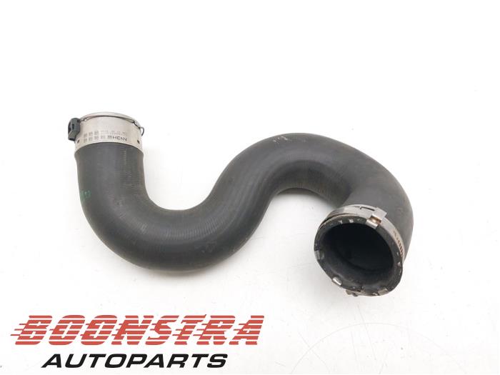 Gebruikte Intercooler Slang Toyota ProAce (MDX) 2.0 D4-D Prijs € 30,19 Inclusief btw aangeboden door Boonstra Autoparts