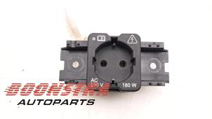 Gebruikte Oplaadpunt stekker aansluiting Landrover Range Rover IV (LG) 4.4 SDV8 32V Prijs € 49,95 Margeregeling aangeboden door Boonstra Autoparts