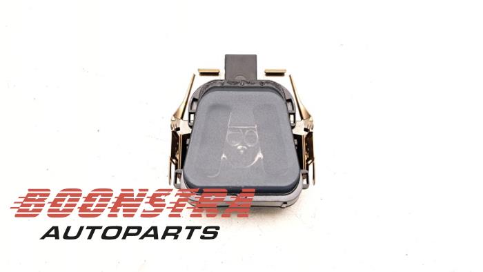 Gebruikte Regensensor Landrover Range Rover IV (LG) 4.4 SDV8 32V Prijs € 24,95 Margeregeling aangeboden door Boonstra Autoparts
