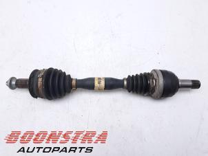 Gebruikte Aandrijfas links-voor Mercedes CLA (117.3) 1.6 CLA-180 16V Prijs € 67,95 Margeregeling aangeboden door Boonstra Autoparts