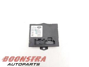 Gebruikte Module achterklep motor Landrover Range Rover Velar (LY) 2.0 16V P300 AWD Prijs € 59,95 Margeregeling aangeboden door Boonstra Autoparts