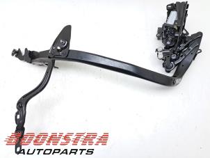 Gebruikte Schuifdak Motor BMW M4 (F83) 3.0 24V Turbo Competition Package Prijs € 219,95 Margeregeling aangeboden door Boonstra Autoparts