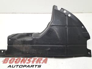 Gebruikte Bodem beschermplaat Opel Movano 2.2 D 140 Prijs € 30,19 Inclusief btw aangeboden door Boonstra Autoparts