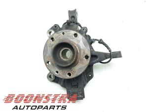 Gebruikte Fusee links-voor Renault Megane III Grandtour (KZ) 1.2 16V TCE 115 Prijs € 24,95 Margeregeling aangeboden door Boonstra Autoparts