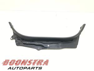 Gebruikte Schutbord BMW i5 (G60) eDrive40 84 kWh Prijs € 163,29 Inclusief btw aangeboden door Boonstra Autoparts