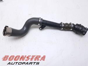 Gebruikte Intercooler Buis Renault Clio IV (5R) 1.5 Energy dCi 90 FAP Prijs € 39,95 Margeregeling aangeboden door Boonstra Autoparts