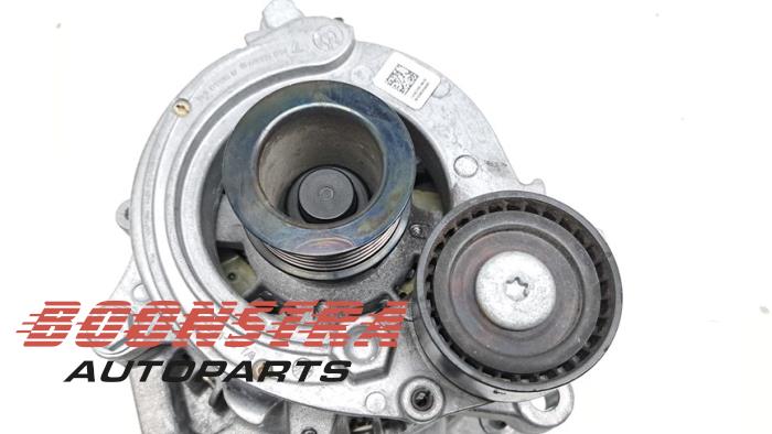 Dynamo van een BMW 2 serie (G42/G87) M240i xDrive 3.0 Turbo 24V 2022