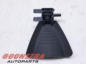 Gebruikte Camera voorzijde BMW 2 serie Gran Tourer (F46) 216d 1.5 TwinPower Turbo 12V Prijs € 148,95 Margeregeling aangeboden door Boonstra Autoparts