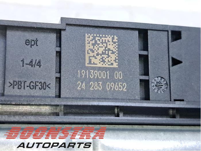 Airbag Module van een BMW i5 Touring (G61) eDrive40 84 kWh 2024