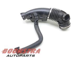 Gebruikte Luchtinlaat slang BMW X3 (G01) xDrive 30e 2.0 TwinPower Turbo 16V Prijs € 74,95 Margeregeling aangeboden door Boonstra Autoparts