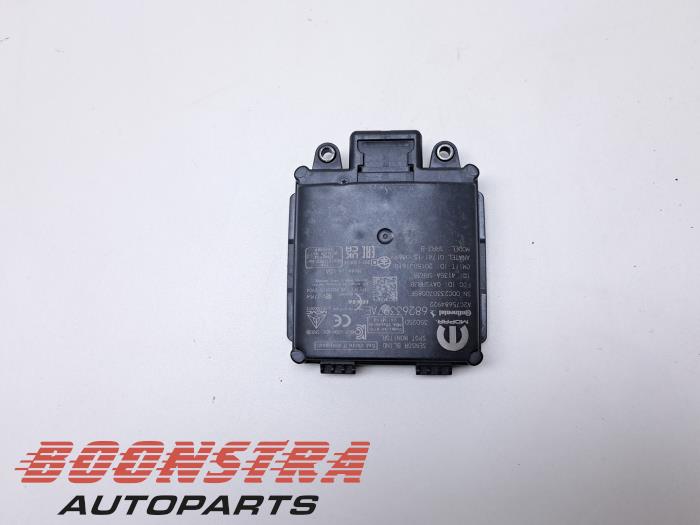 Radar sensor van een RAM 1500 Extended Cab, Quad Cab (DS) 5.7 Hemi V8 4x4 2023